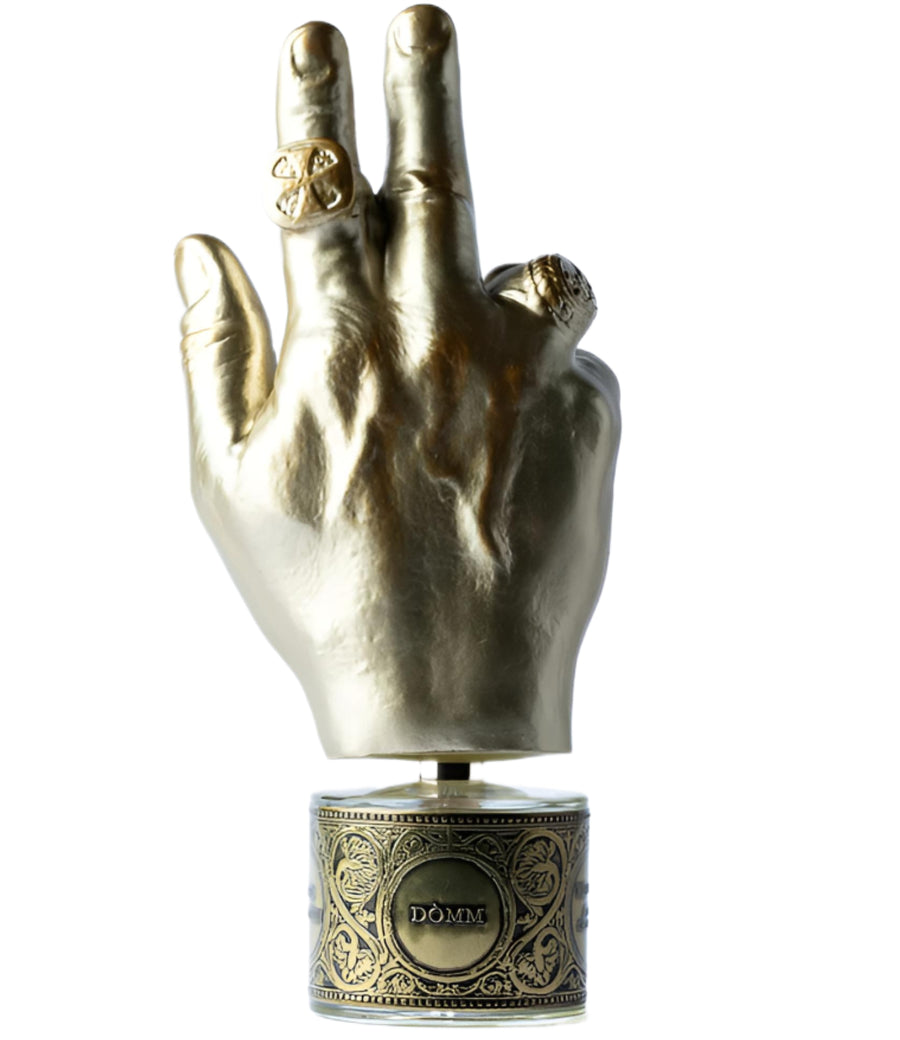 Decantador DÒMM de Filippo Sorcinelli, cristal transparente con diseño elegante para vino, en una superficie blanca.