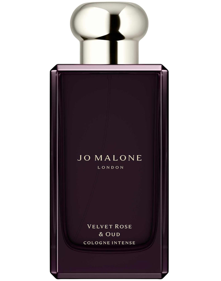 Decant de JO MALONE Velvet Rose & Oud con frascos elegantes y detalles de la fragancia en la etiqueta.