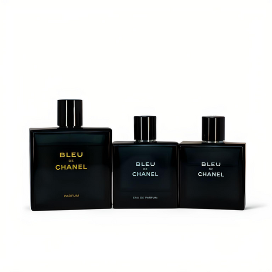 Conjunto de descubrimiento Bleu de Chanel, muestra frascos de perfume y productos en un elegante set de Chanel.